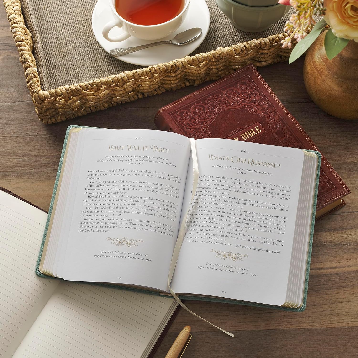 Be Still and Know I Am God: A Daily Devotional