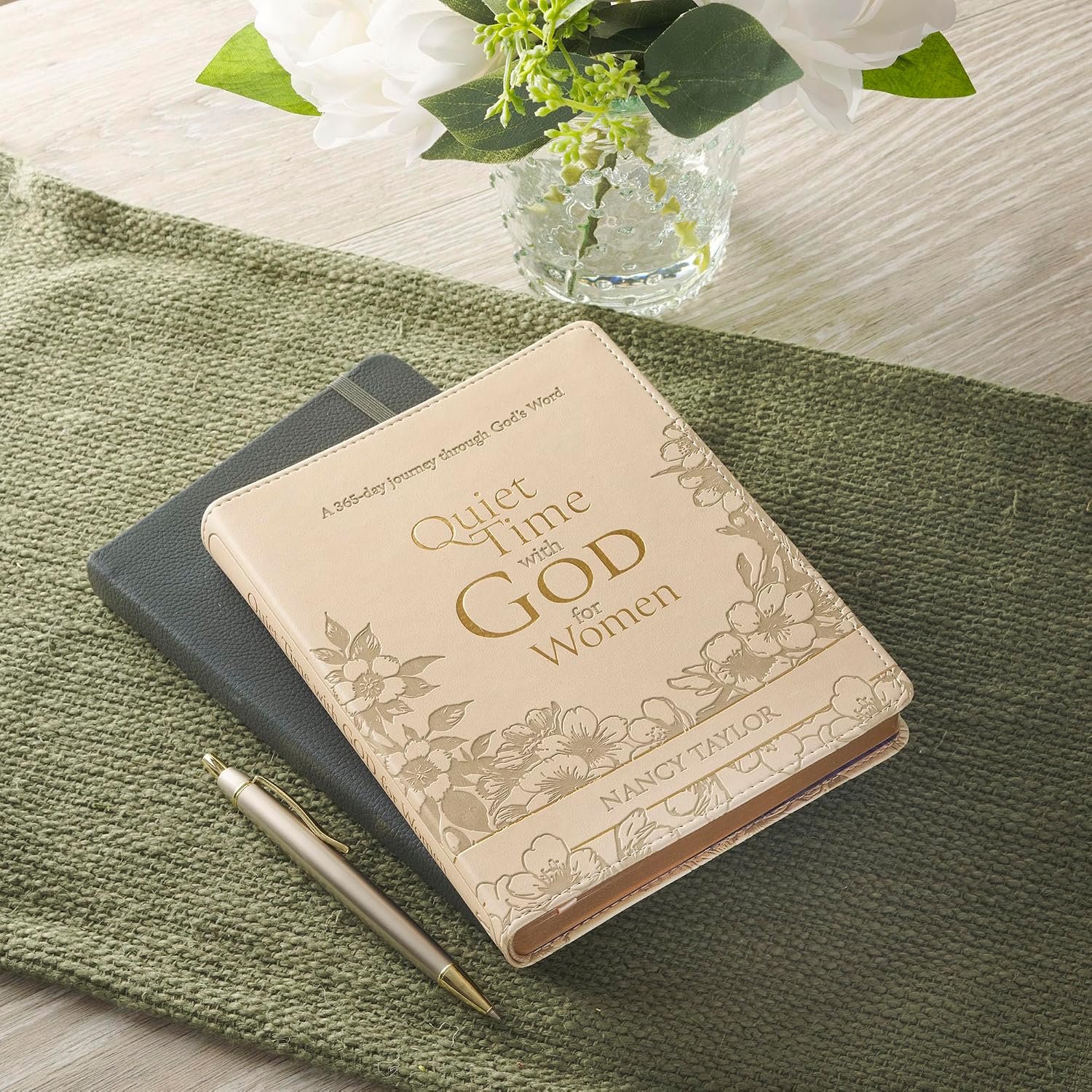 Quiet Time with God for Women: A 365-Day Journey Through God's Word