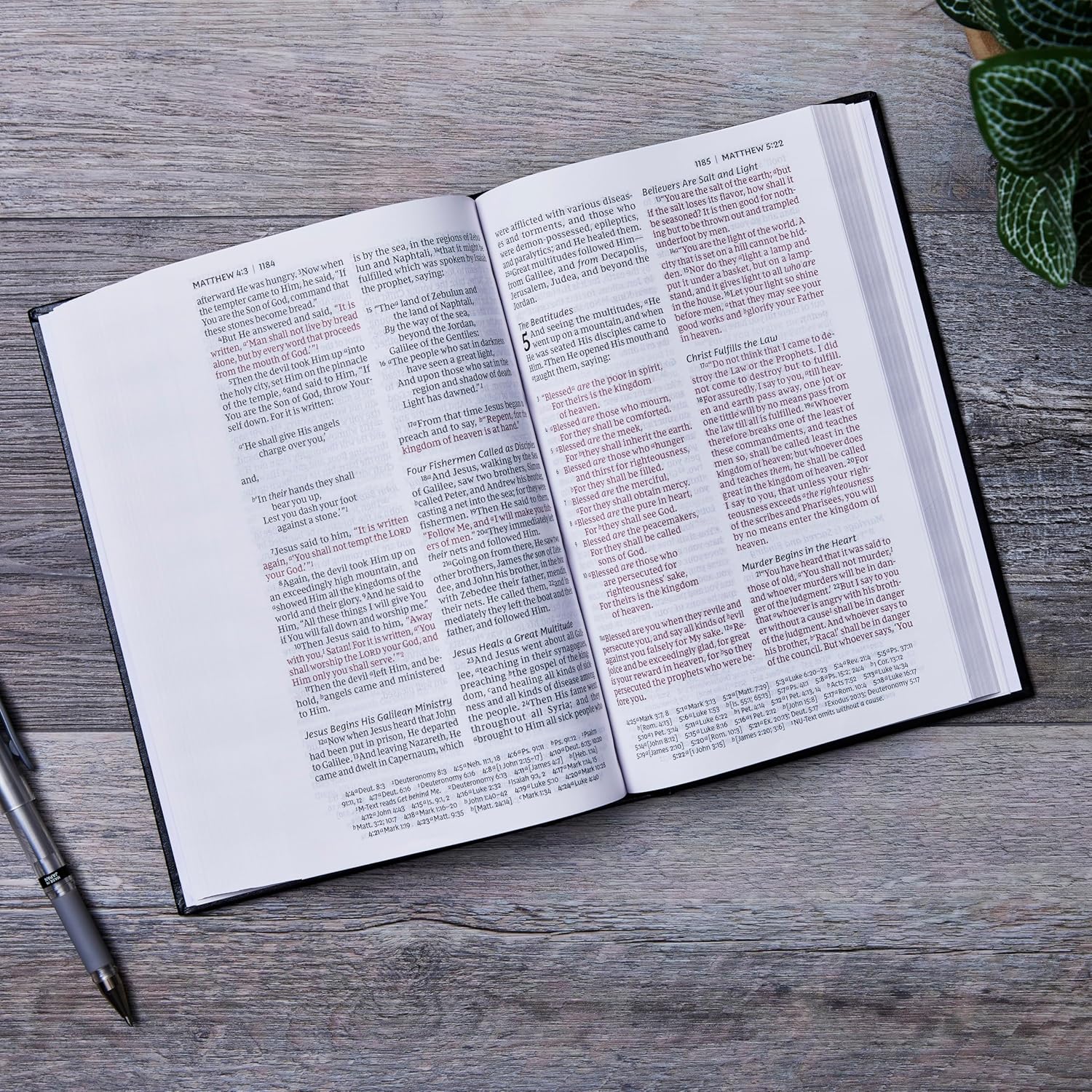 NKJV Personal Size Large Print Reference, Black Leathersoft, Comfort Print