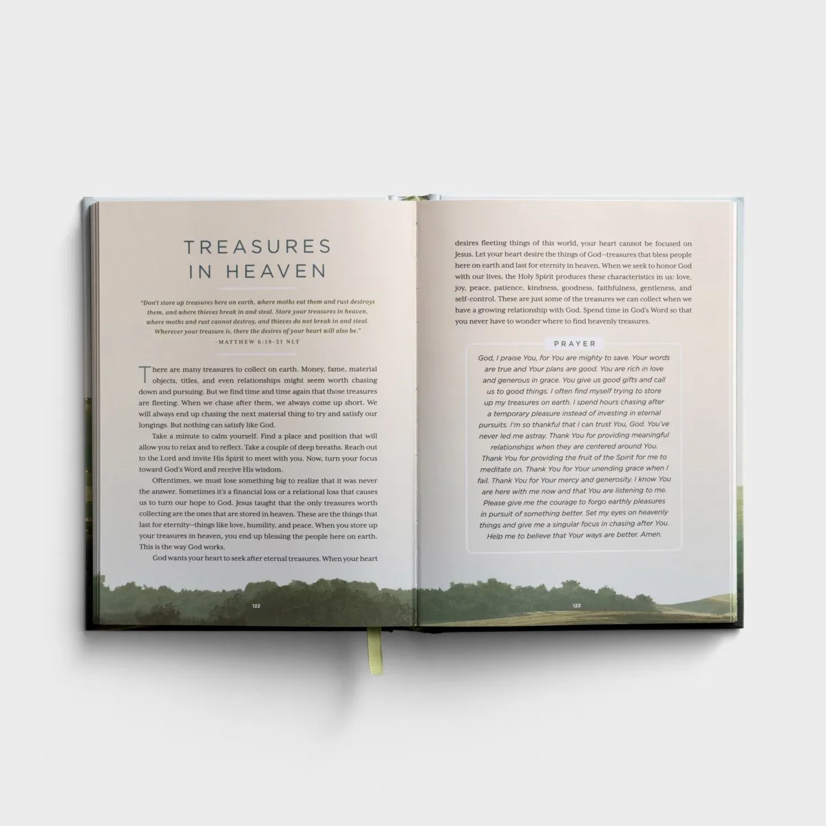 PRAY: Daily Moments to Quiet Your Mind and Center Your Soul, Hardcover